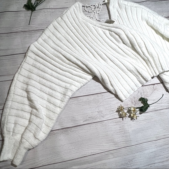 Free People Ribbed Balloon Sleeve V-Neck and Back Oversized Pullover Sweater - Picture 8 of 15